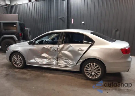 2011 Volkswagen Jetta 2.5L Se from USA, damaged, VIN 3VWBX7AJ6BM096802